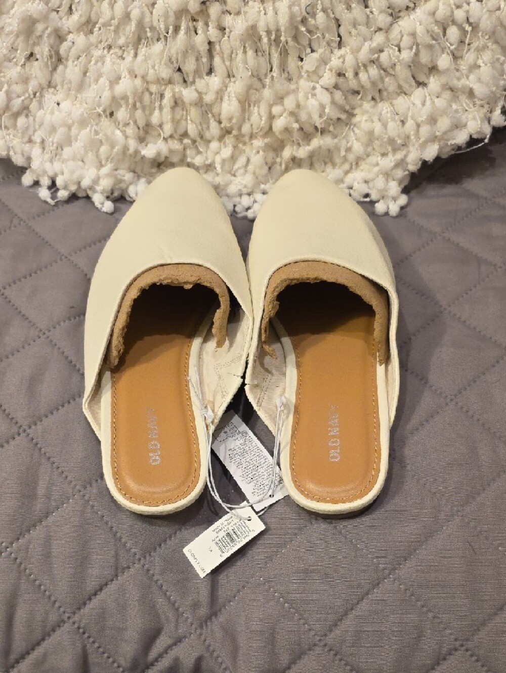 Old Navy Cream Faux Leather Slip-On Pointed Mules - Picture 4 of 16